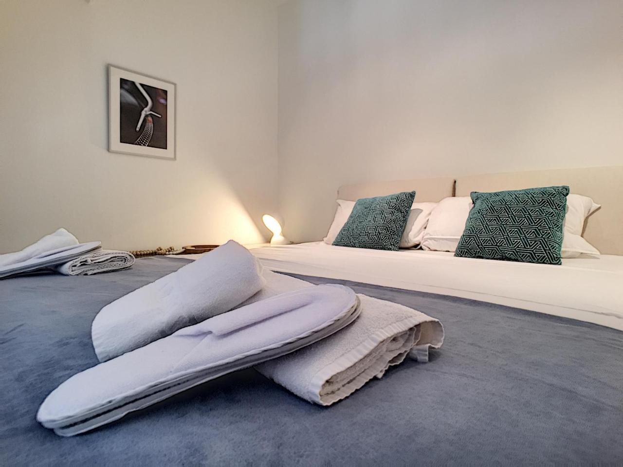 Nestor&jeeves - Duplex Palais Eugenie - Hyper Center - Shopping Area - Top Floor *